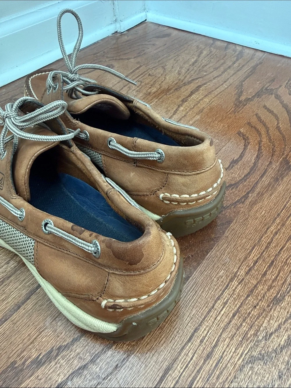 Sperry Top Sider Chestnut Brown Leather Boat Shoes with Contrast Laces